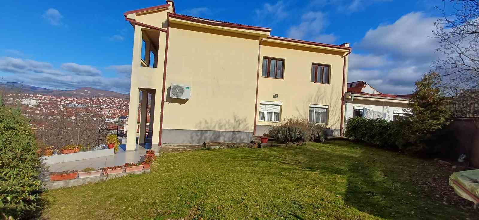 СЕ ПРОДАВА ПРЕКРАСНА КУЌА ВО ДЕЛЧЕВО